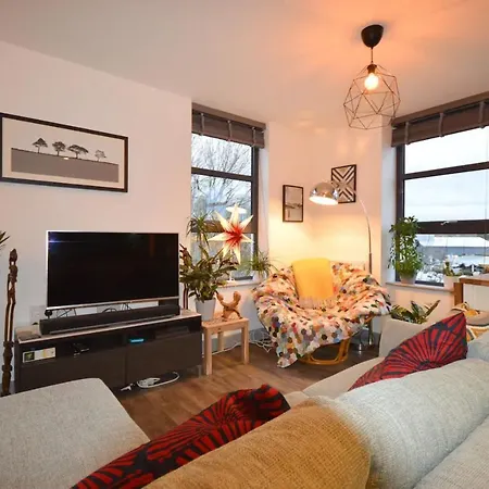 Modern 2 Bedroom Flat In The Stylish Paintworks شقة *